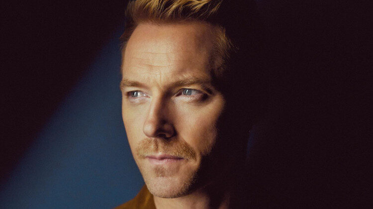Ronan Keating's estranged wife Yvonne jets Down Under to visit him | Daily  Mail Online